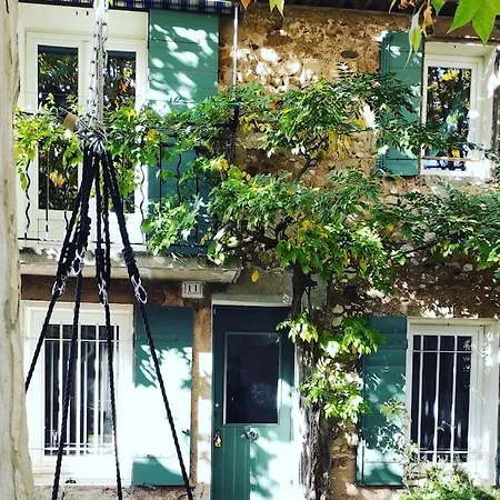 Charmante Maison De Village Provencale 85 M2 *